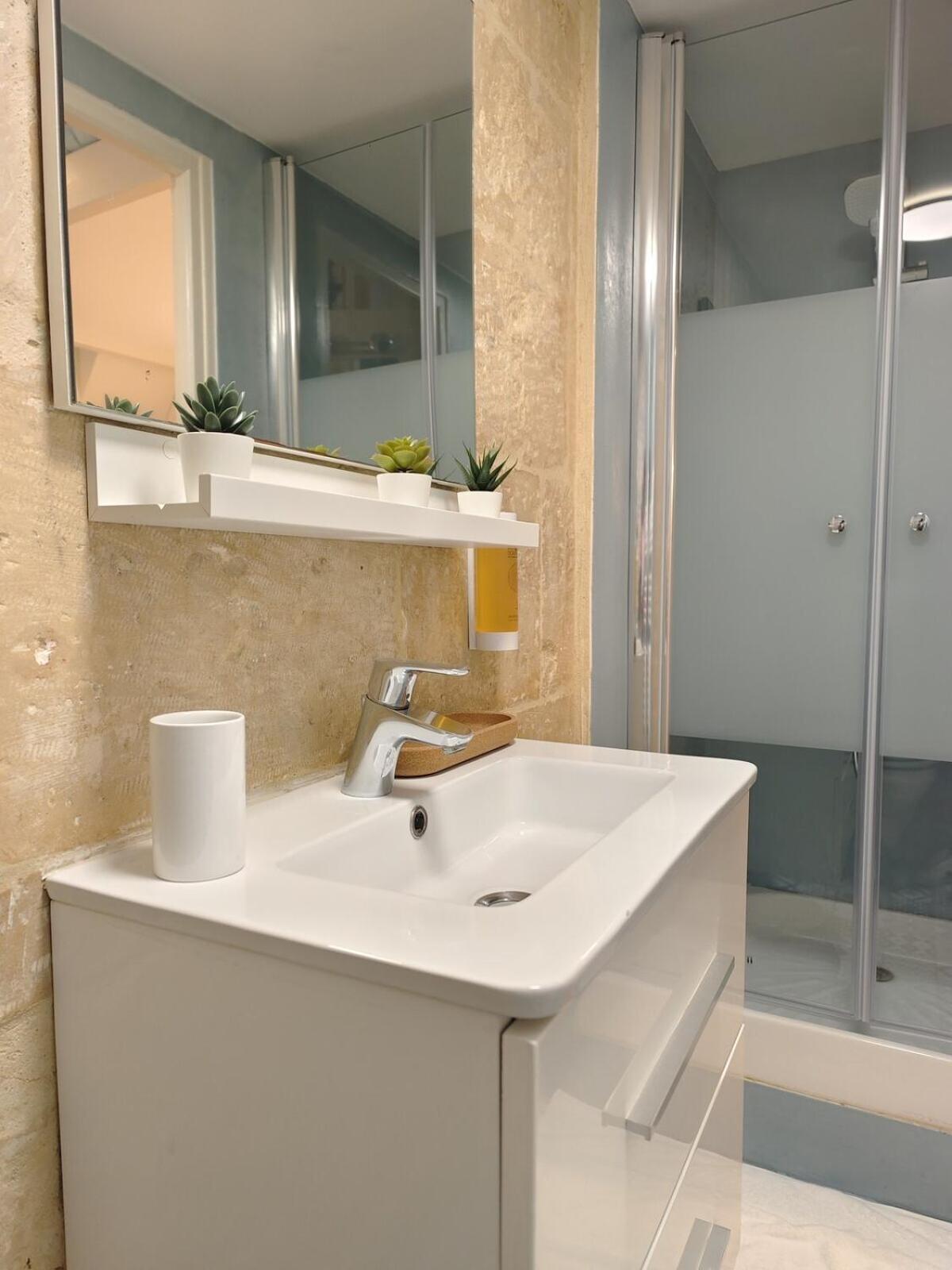 Studio Lumineux Et Fleuri Idealement Situe Apartment Caen Bagian luar foto