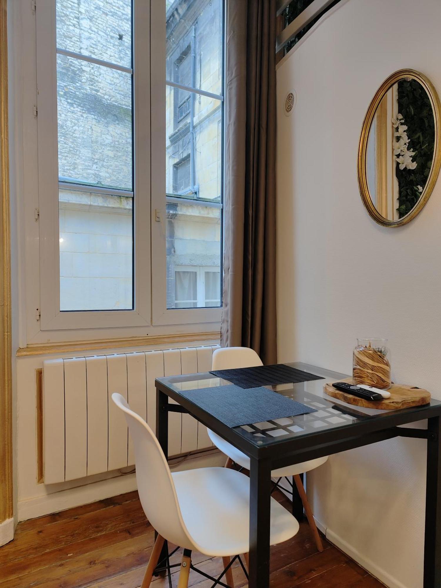 Studio Lumineux Et Fleuri Idealement Situe Apartment Caen Bagian luar foto